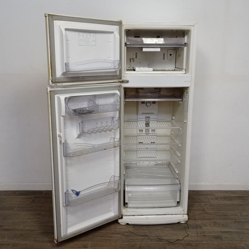 Heladera con freezer marca Consul en buen estado - imagen 2