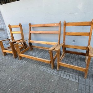 Lote siguiente: Juego de Living Madera Paraíso: Sofá 2 Cuerpos Desarmado y 2 Sillones Individuales
