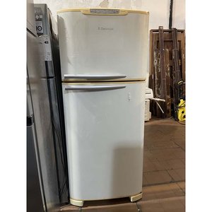 Lote siguiente: Heladera Electrolux Frío Seco Blanca con Detalles de Óxido