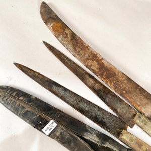 Lote de 3 machetes y 2 cuchillos con funda - imagen 4