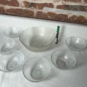 Juego de Ponchera y 6 Compoteras de Vidrio Prensado con Diseño Floral - imagen 1