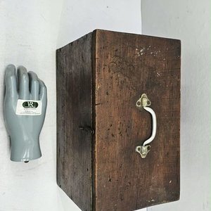 Caja de Madera para Pescador con Manija de Aluminio y Cierre - imagen 3
