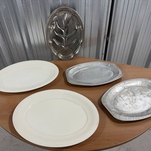 Lote anterior: Lote de 5 Bandejas Ovaladas: Peltre/Platino, Plástico y Metal Grabado