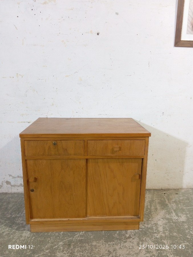 Aparador Bajo de Madera con 2 Cajones y 2 Puertas Corredizas