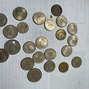 Lote anterior: Monedas Plateadas de 1960: Artigas 25 y 2 Centésimos