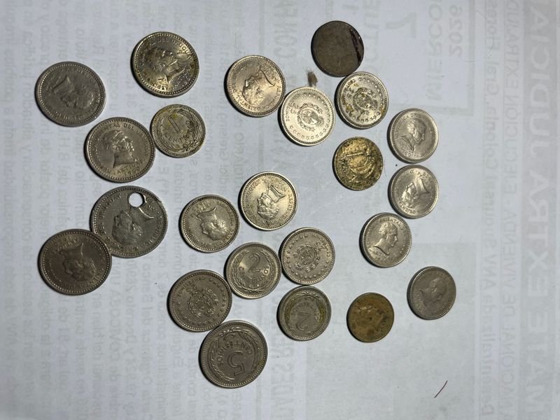Monedas Plateadas de 1960: Artigas 25 y 2 Centésimos
