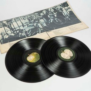 Vinilos LP Doble The Beatles 1967-1970 Edición Uruguay - imagen 2