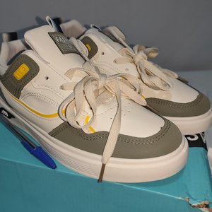 Lote anterior: Zapatillas Deportivas Unisex Eco Cuero Náutico Beige y Verde Talle 40