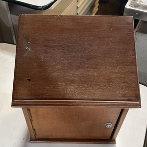 Buzonera de Madera con Forma de Casa - imagen 2