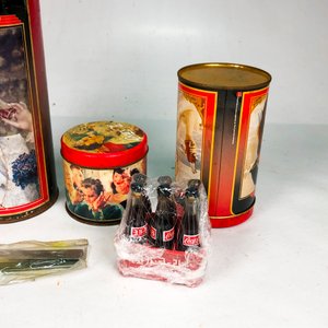 Lote Coca-Cola: Latas Decorativas, Cubiertos y Mini Botellas - imagen 3