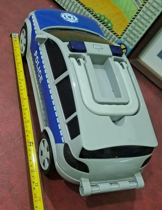 Valija en forma de auto policial en plástico duro para transportar autos a escala - imagen 4