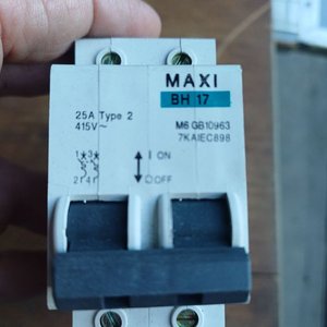 Lote de 6 Llaves Termomagnéticas Bipolares Maxi BH 17 - imagen 2