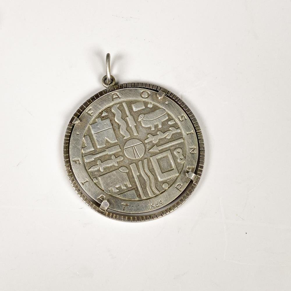 Moneda de Plata FAO Engarzada con Colgante