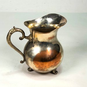 Jarra de Metal Plateado con Asa Labrada - 18 cm - imagen 2