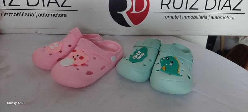 Lote anterior: Calzado de moda, zapatos de plástico y lona