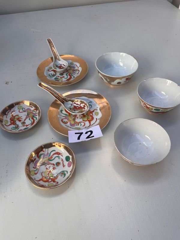 Lote anterior: Platos y Salseras de Porcelana con Motivos de Dragón