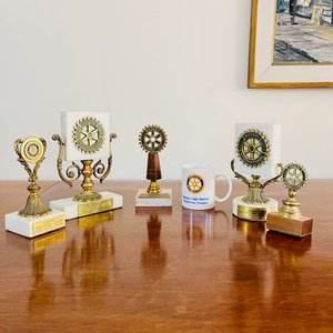 Lote anterior: Lote de 6 Trofeos y Taza Rotary International en Bronce y Mármol