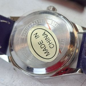 Lote de 2 Relojes de Pulsera: Q&Q Dorado con Cristales y Okusai Rosa - imagen 4