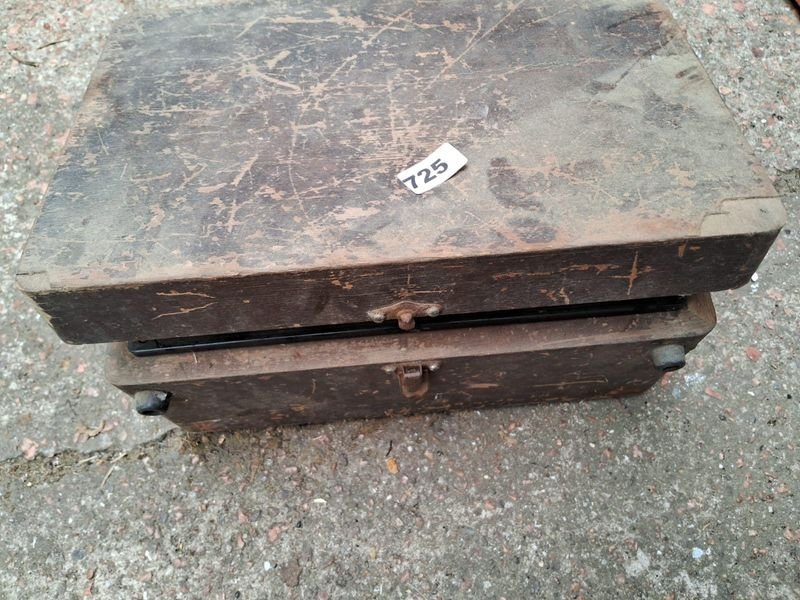 Multímetro analógico antiguo en su caja de madera - imagen 2