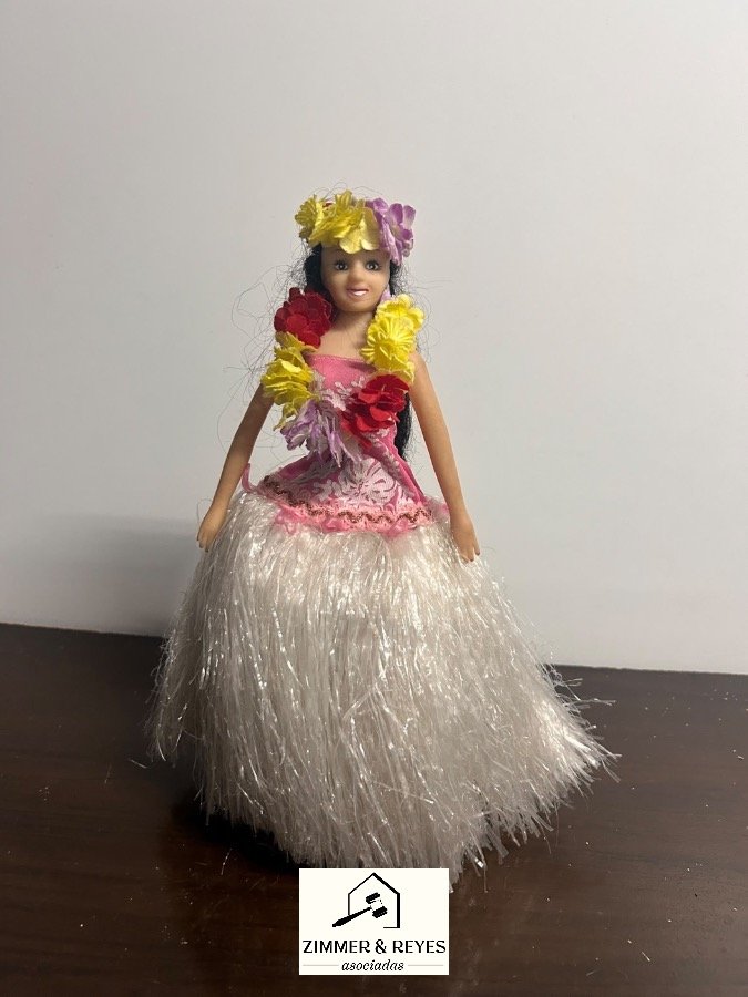 Muñeca Barbie Hawaiana con Flores y Falda de Hierba