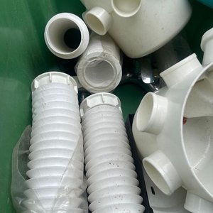 Lote de Accesorios para Baño: Sifones, Bajadas y Cámaras de Piso - imagen 3