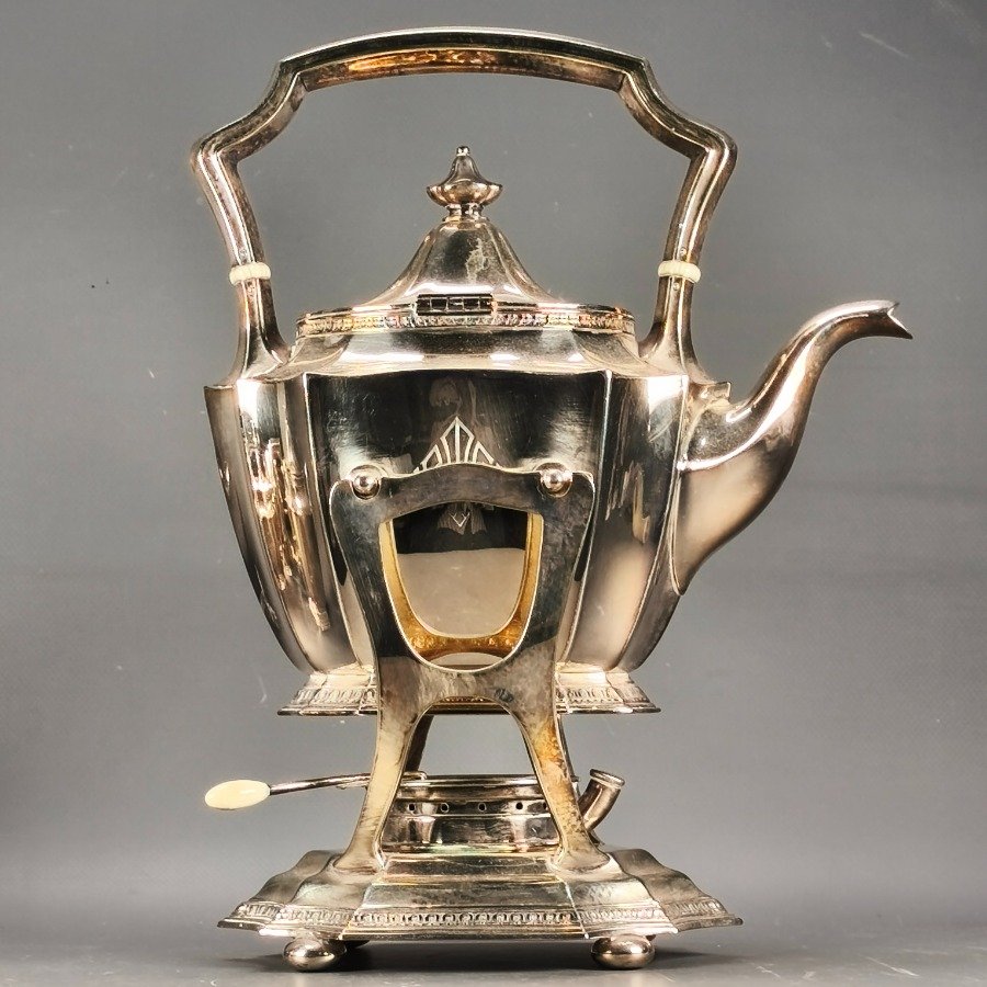 Servicios de té y plataformas metálicas en excelente condición - imagen 18