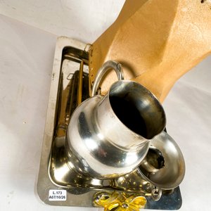 Lote de 5 piezas: Lámpara de mesa, bandeja, jarra, taza y más - imagen 3