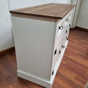 Aparador Blanco Mate con Tapa Madera Natural y Herrajes de Hierro Forjado - imagen 3