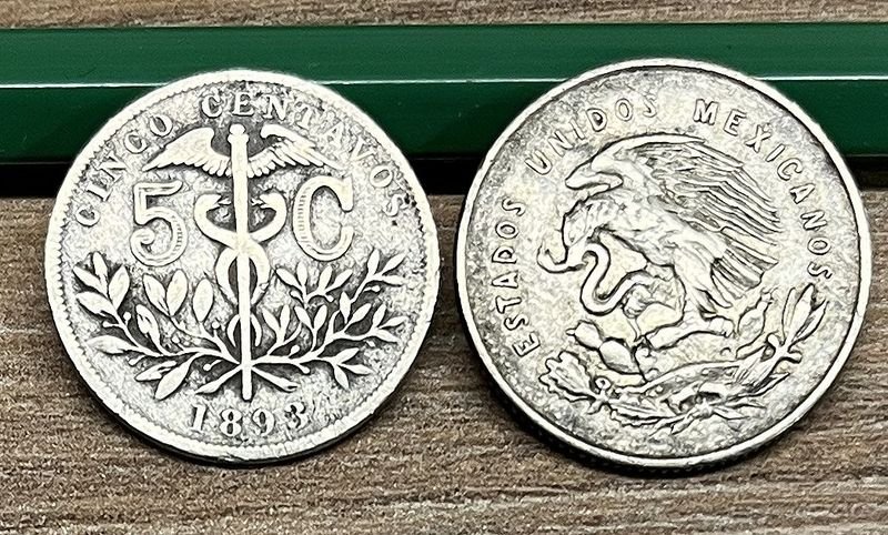 Dos Monedas de Plata: Bolivia 1893 y México 1952