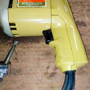 Taladro Black & Decker y Morsa Naranja - imagen 7