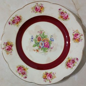 Lote anterior: Plato Antiguo Loza Inglesa Woods Ivory Ware Flores Borde Borgoña