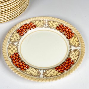 Dieciocho platillos de postre loza inglesa, bordes decorados diámetros 20 cm - imagen 4