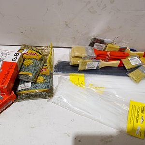 Lote anterior: Lote de Tacos Fisher, Precintos y Pinceles Varios