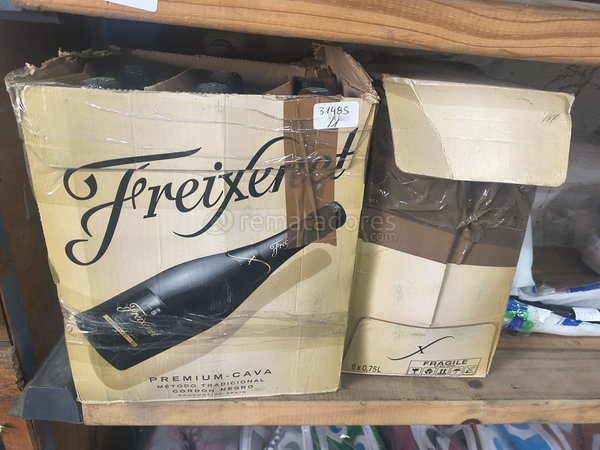 Caja de Freixenet Premium Cava - Producto Español