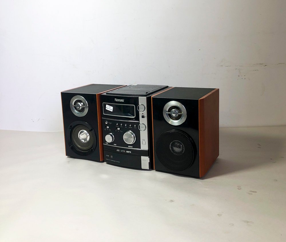 Equipo de audio Microsonic con dos parlantes, funcionando