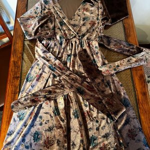 Vestido de Jersey con Escote en V y Estampado Floral - imagen 3