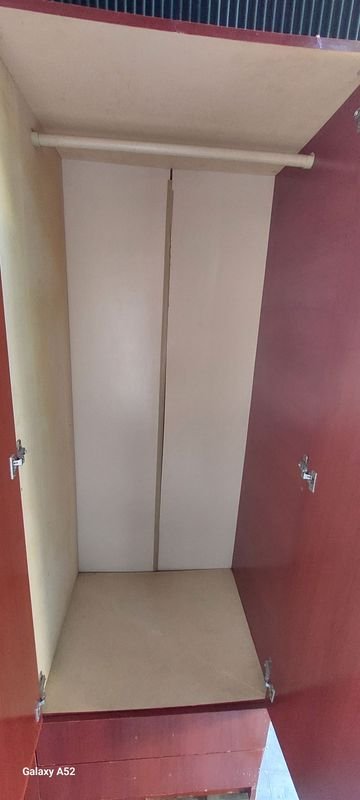 Ropero de tres puertas en buen estado - imagen 5