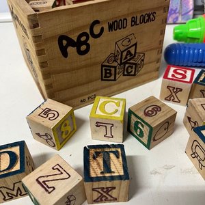 Lote Divertido: Bloques de Madera, Velas, Pistola de Agua y Más - imagen 12