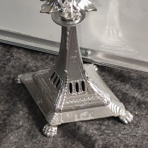 Porta Velas de Metal Plateado Estilo Clásico - imagen 5