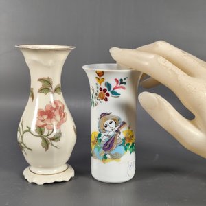 Lote anterior: Dos Floreros Rosenthal Pequeños de Porcelana, Uno con Flores y Otro con Figura Musical