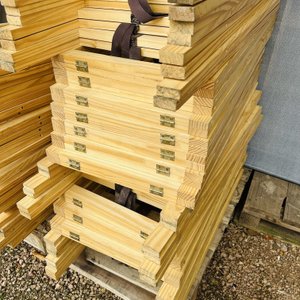 Lote #093 – 36 Caballetes en madera - imagen 2