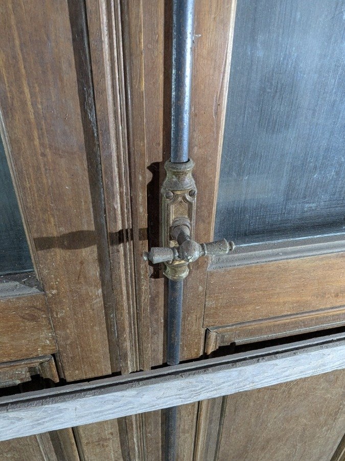 Puerta antigua de madera con vidrio y marco de pinotea - imagen 8