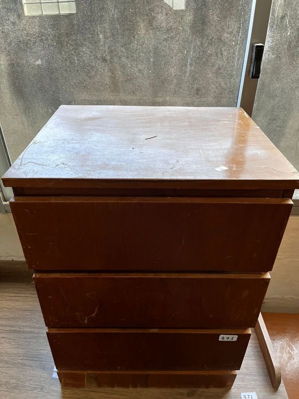Mesa de Luz de Madera con 3 Cajones