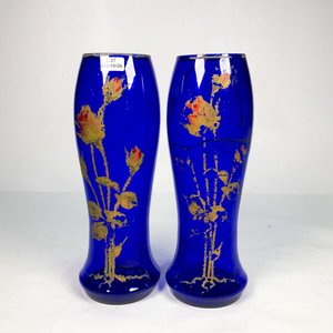 Lote siguiente: Par de Floreros Azules Esmaltados con Diseño Floral - 30 cm