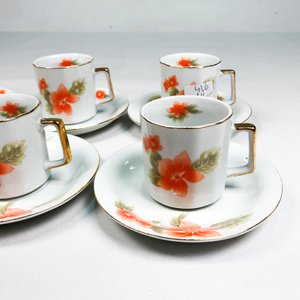 Juego de 12 Pocillos y Platitos de Porcelana Blanca con Flores Florales - imagen 4
