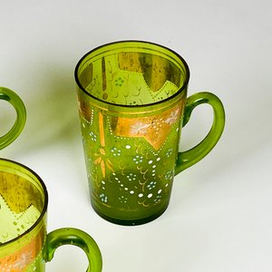 Tres jarritos de vidrio y esmalte con asas, alturas 11 cm - imagen 5