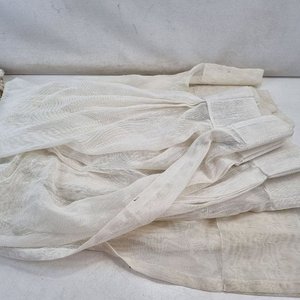 L 049 - 3 Piezas - Lote de tres cortinas en variados estilos y diseños, ideales para redecorar o reciclar - Varias texturas y medidas - imagen 3