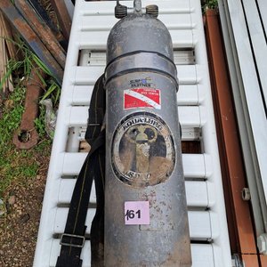 Lote siguiente: Tanque de Buceo Vintage Aqua-Lung con Arnés