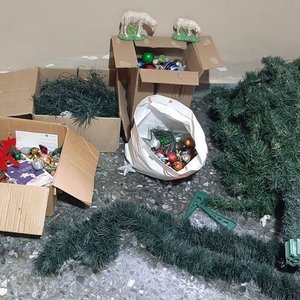 Lote anterior: Artículos Navideños: Árbol, Adornos y Guirnaldas