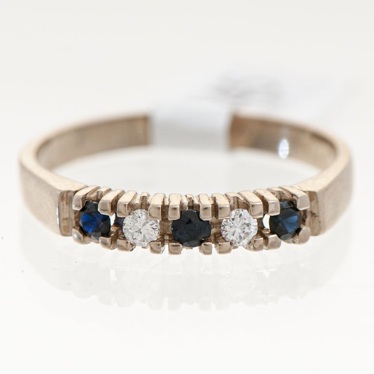 Lote anterior: Anillo de Oro con Diamantes y Zafiros